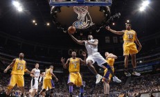 开云体育-狼群噬咬苹果城，詹姆斯末节封神定乾坤