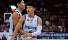 开云体育官网-北京首钢主场大捷，雄风再起