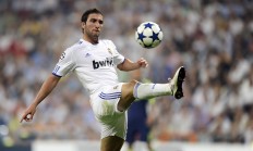 开云体育入口-锡安关键回合不手软，黄蜂狂胜广东队