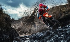 开云体育入口-从广厦到雷霆，跨越时空的篮球启示录—切特·霍尔姆格伦如何在东决关键战中演绎翻盘艺术