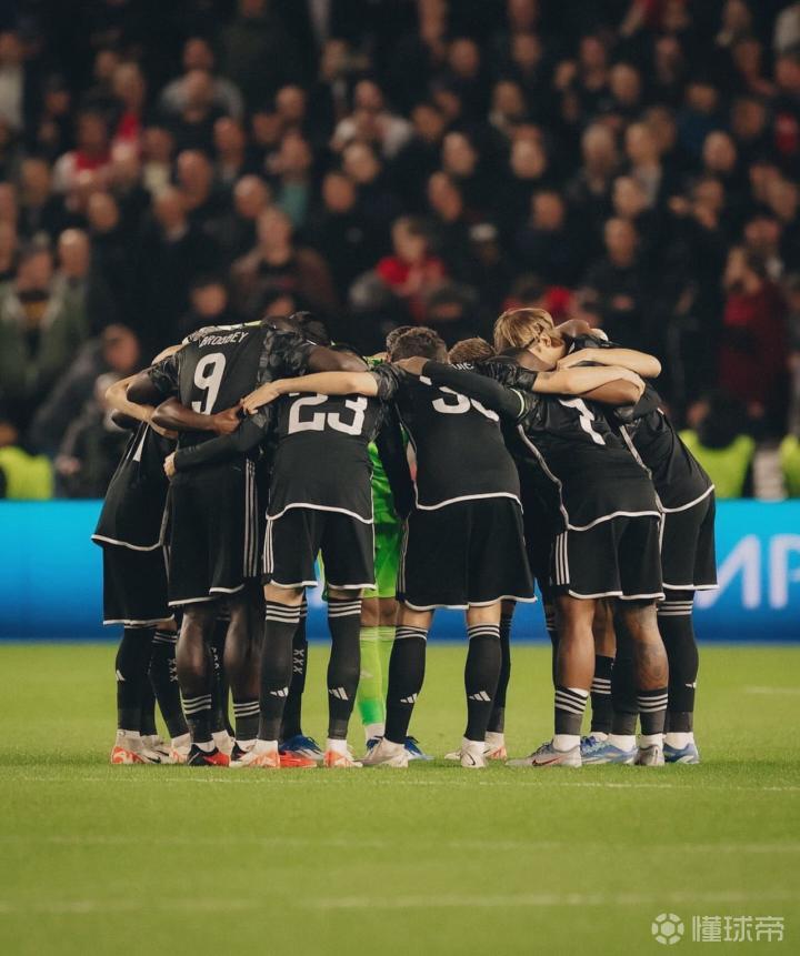 包含尤文图斯客场失利阿贾克斯，罗纳尔多助攻独中一球的词条