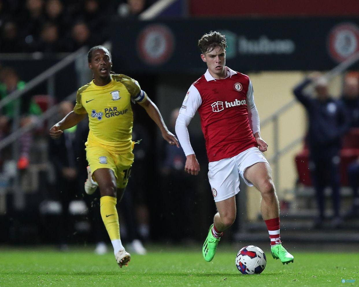 布里斯托城中场技术精湛，成功反超敌手取胜