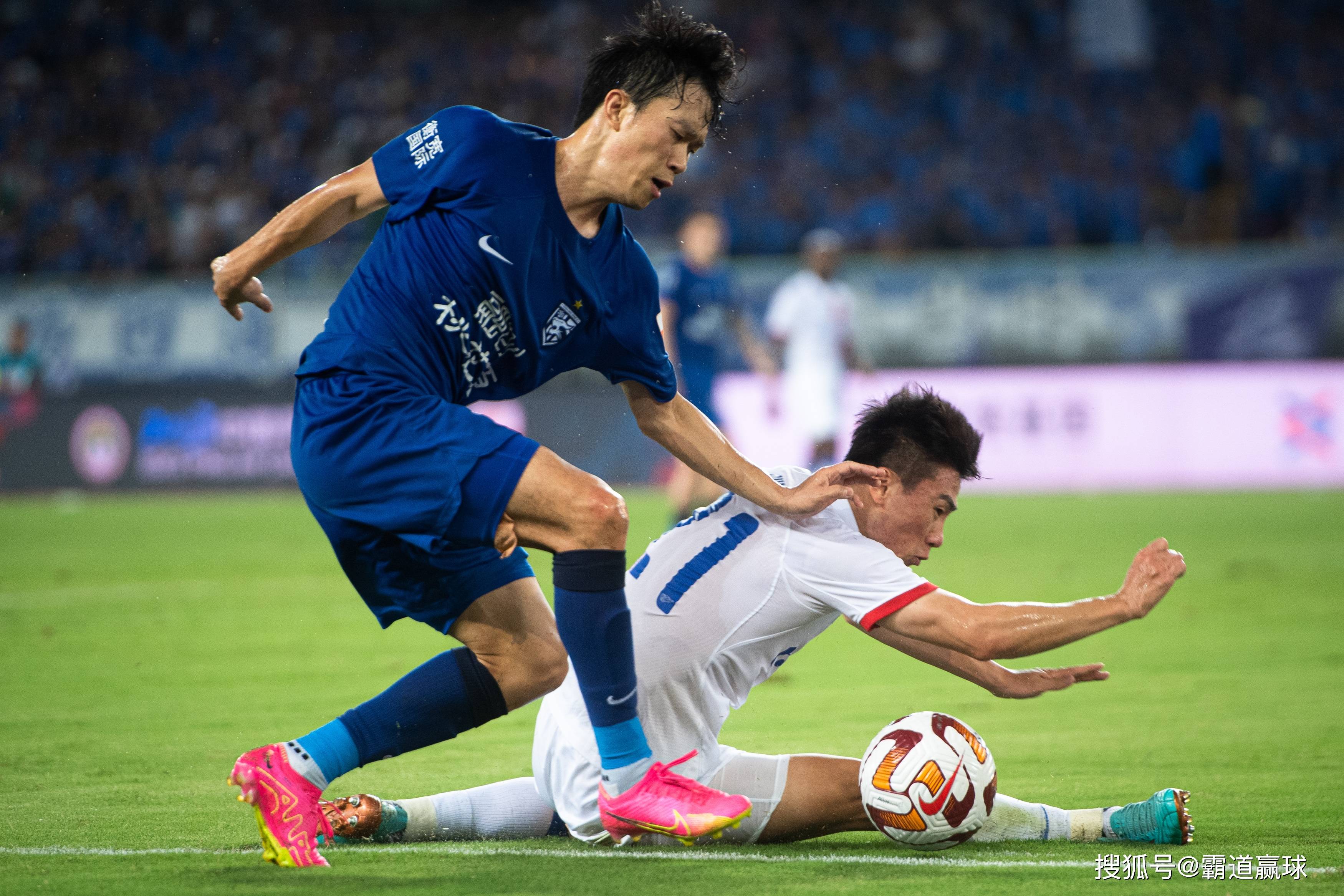 重要比赛频现,中超赛场精彩纷呈 重要比赛频现,中超赛场精彩纷呈