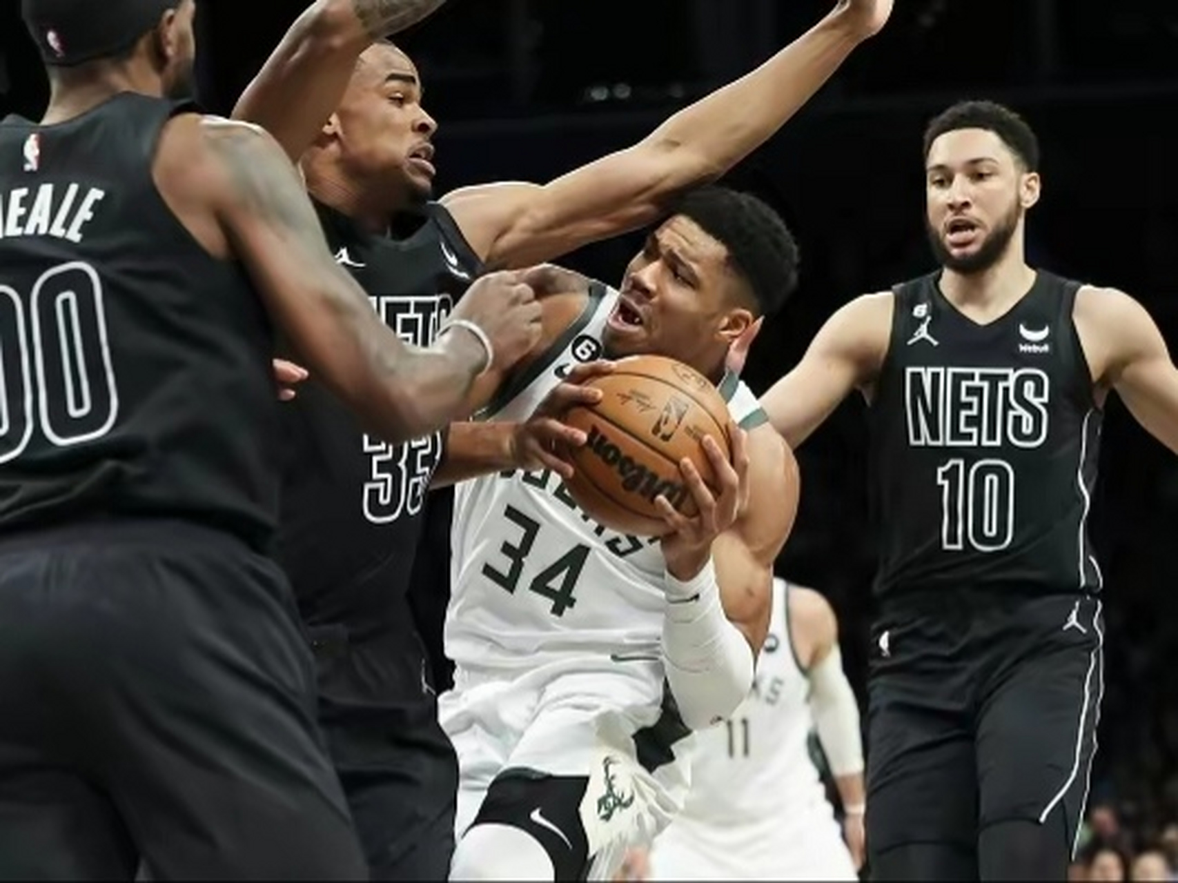 包含加拿大男篮完胜日本男篮，欧文惊艳世界的词条