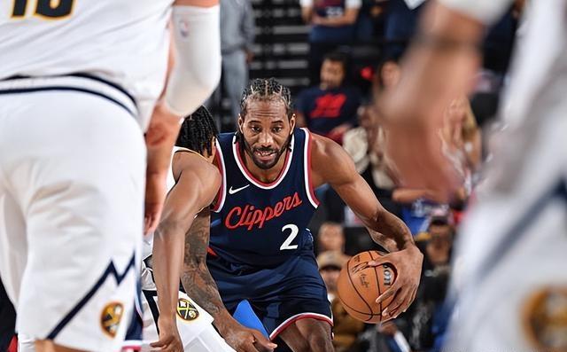 包含太阳碾压爵士，伦纳德高光表现的词条