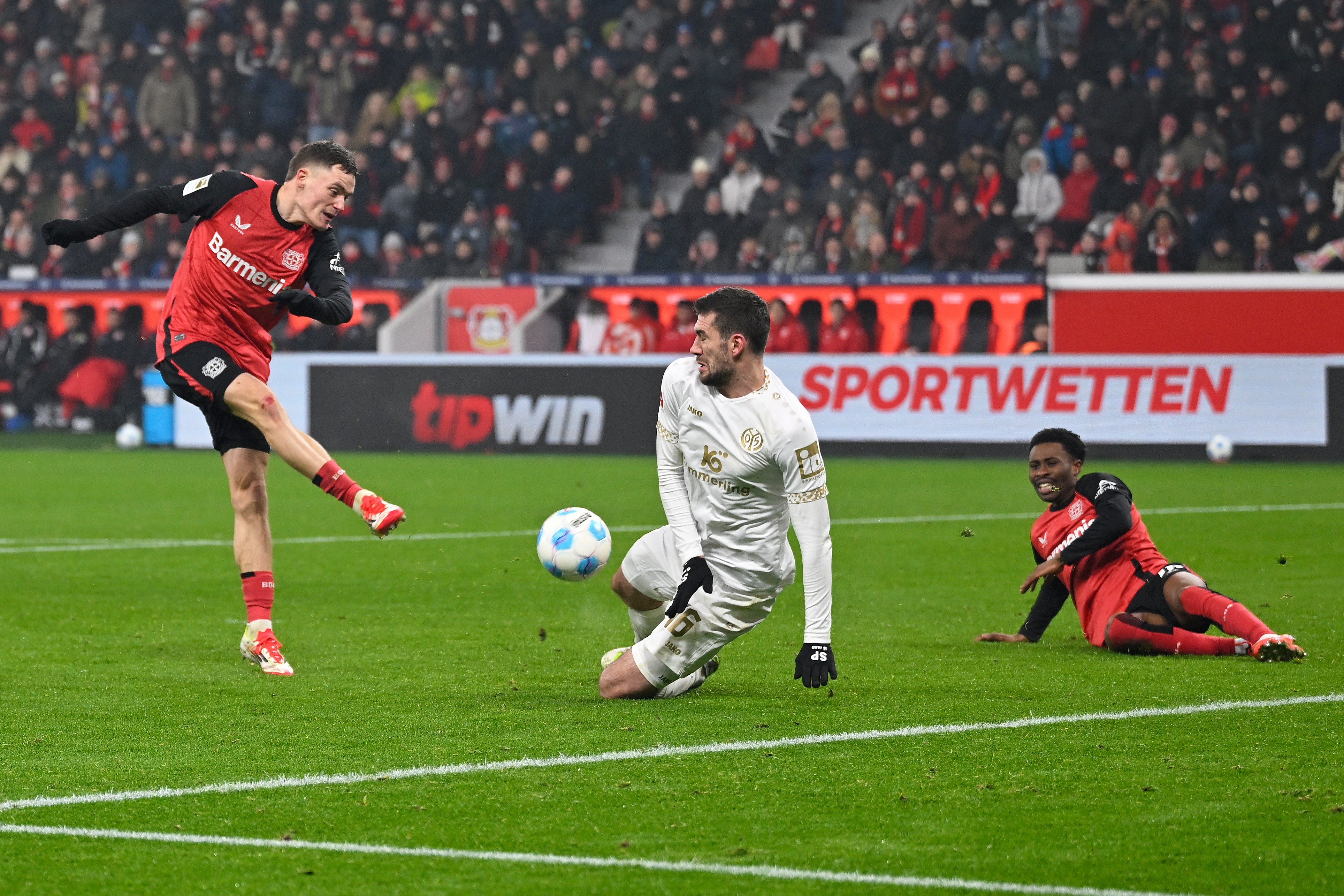 关于多特蒙德完胜勒沃库森，罗德里点燃赛场的信息