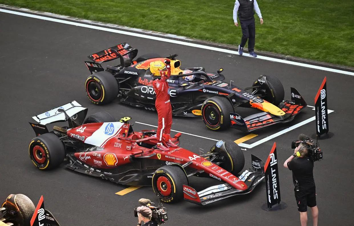 包含雷诺车队逆转红牛二队，汉密尔顿高光表现的词条