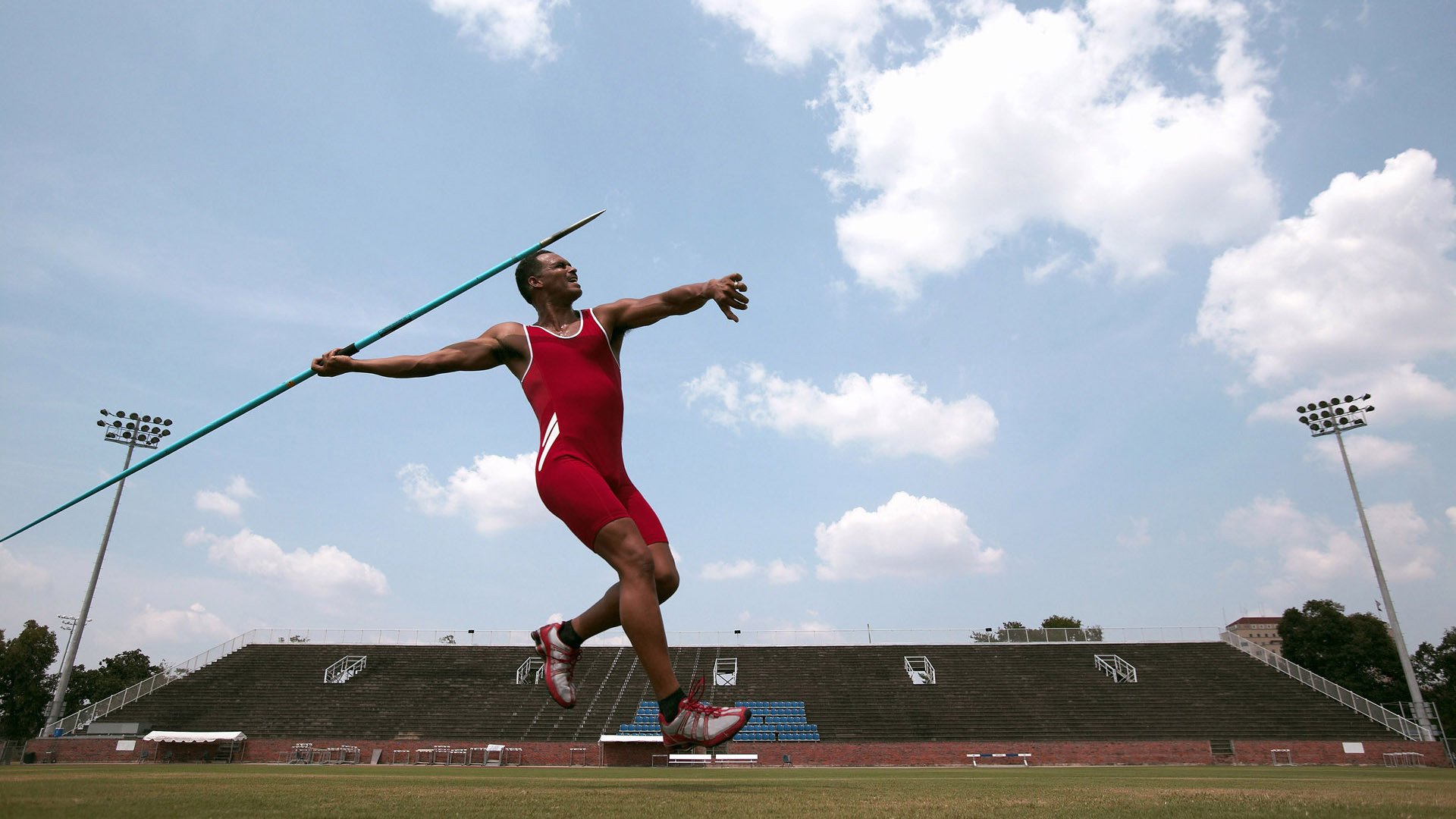 北欧风暴席卷温布利,东方新星闪耀巴黎—当瑞典足球碾压英格兰,张本智和惊艳世界